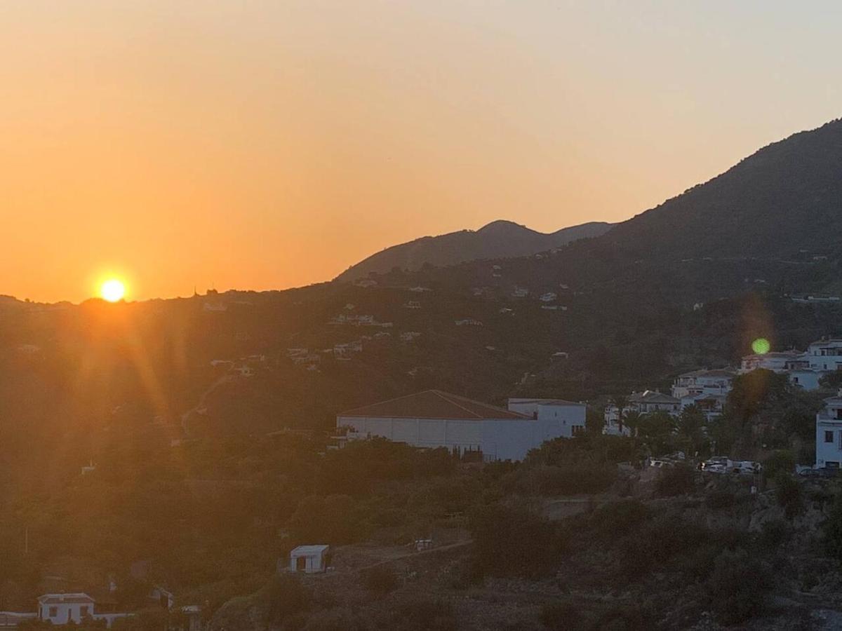Casita Frigiliana - Stunning New Apartment With Views With Private Parking Space المظهر الخارجي الصورة