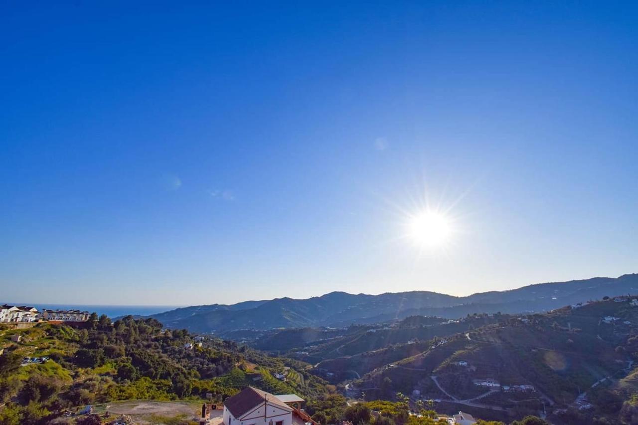 Casita Frigiliana - Stunning New Apartment With Views With Private Parking Space المظهر الخارجي الصورة